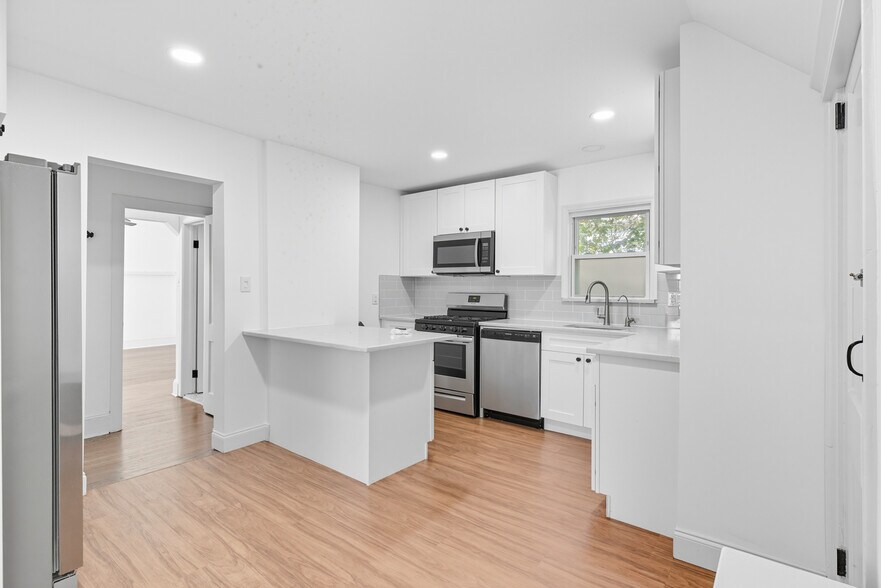 Building Photo - 115 Billian St