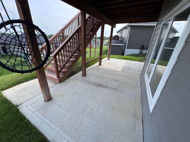 Building Photo - $2800 - 4 Bed 3 Bath Home in Westside Siou...