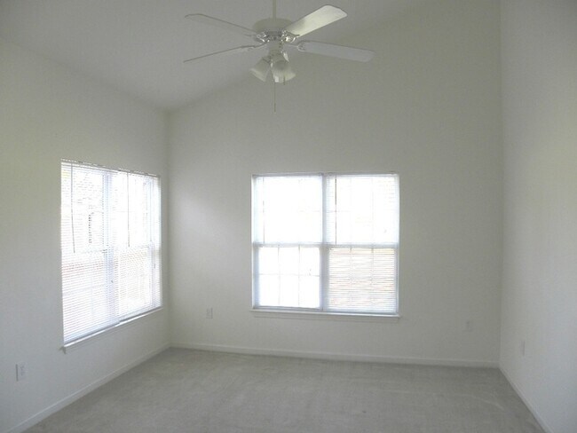 Building Photo - Independence South Brick Townhouse Community next to Golf Course w/ Patio, Nice Master, Vaulted C...