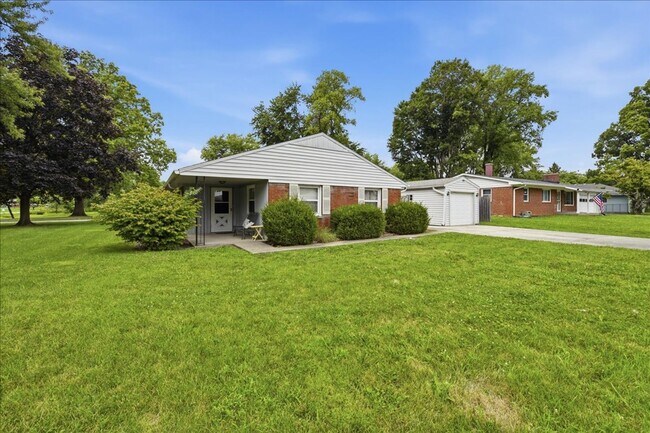 Building Photo - 5420 N Sadlier Dr