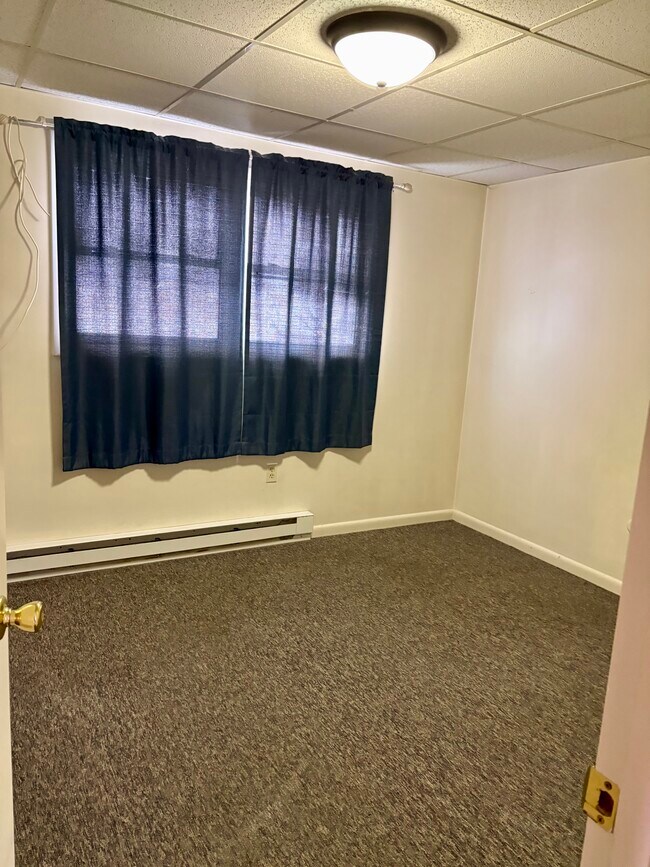 Building Photo - Roberts