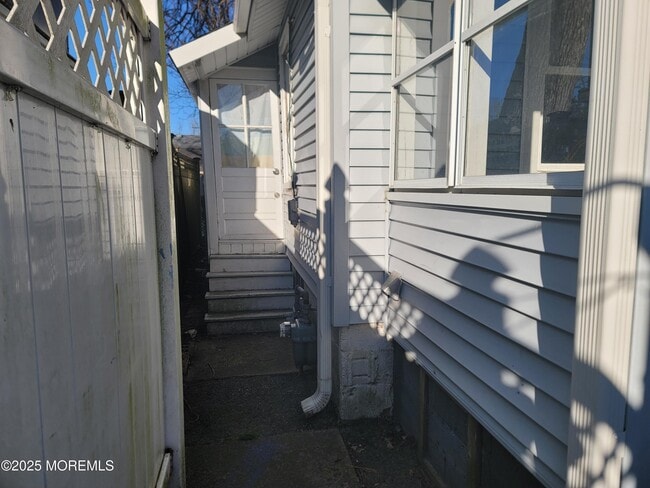 Building Photo - 19 Oak Terrace