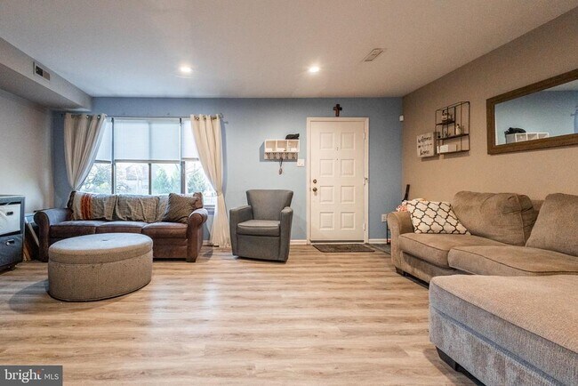 Building Photo - 3473 E Gate Pl