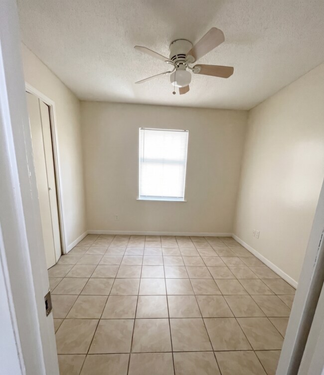Building Photo - 547 S 61st Ave