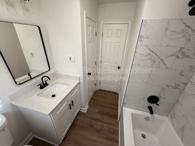 Building Photo - 2011 W Starmount Way