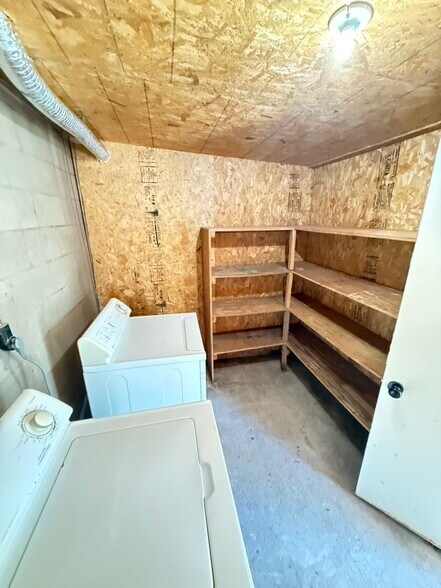 Building Photo - 214 Rosehill Dr
