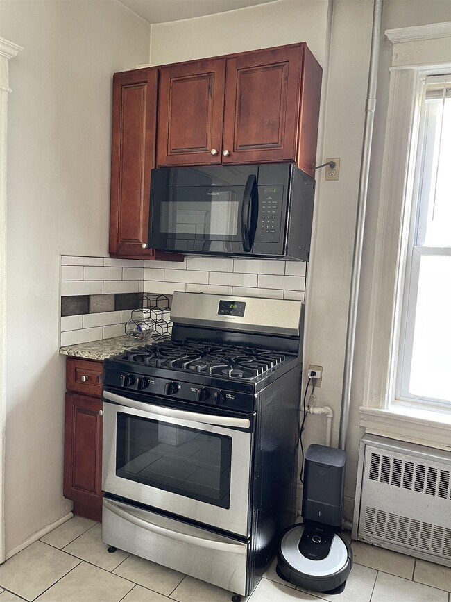 Building Photo - 120 Dekalb Ave