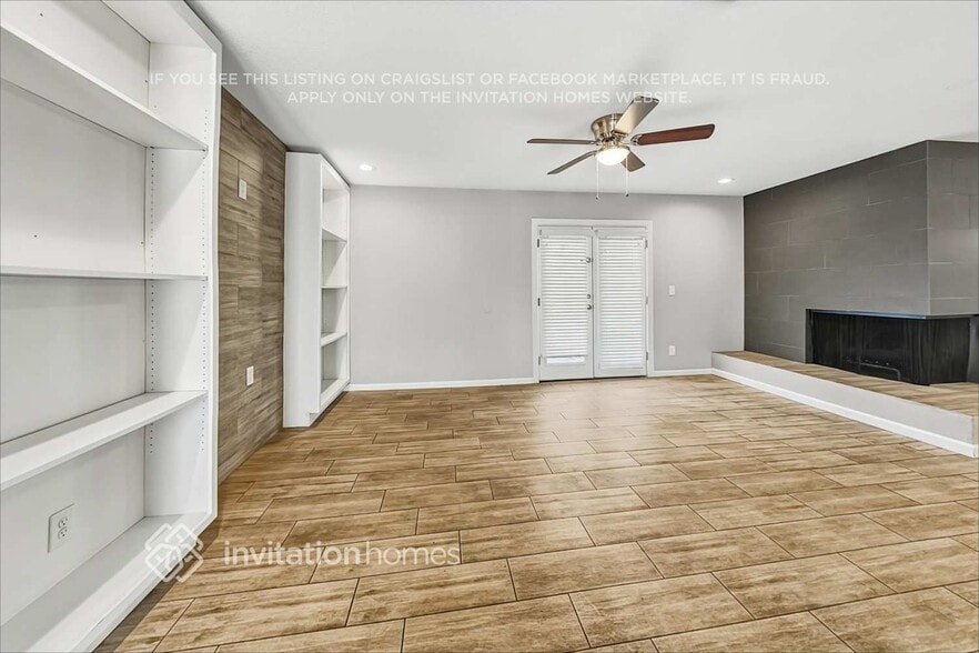 Building Photo - 943 E Manhatton Dr
