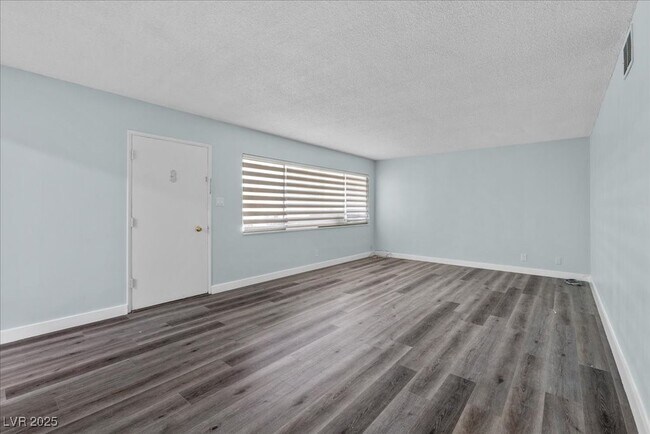 Building Photo - 1700 Rexford Dr