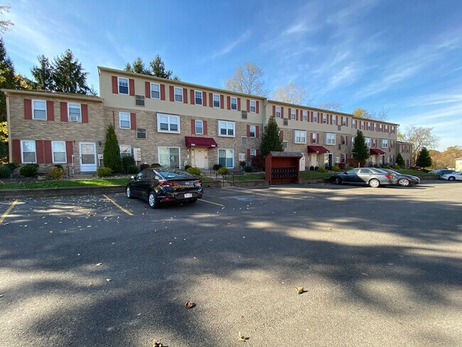 Building Photo - 706 Bellwood Dr