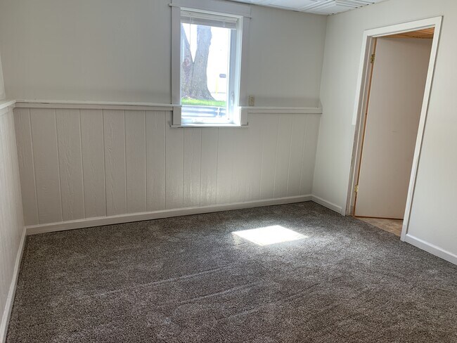 Building Photo - 800 Vassar Cir