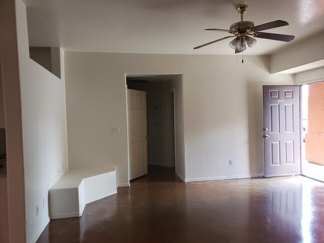 Building Photo - 2621 N Estrella Ave