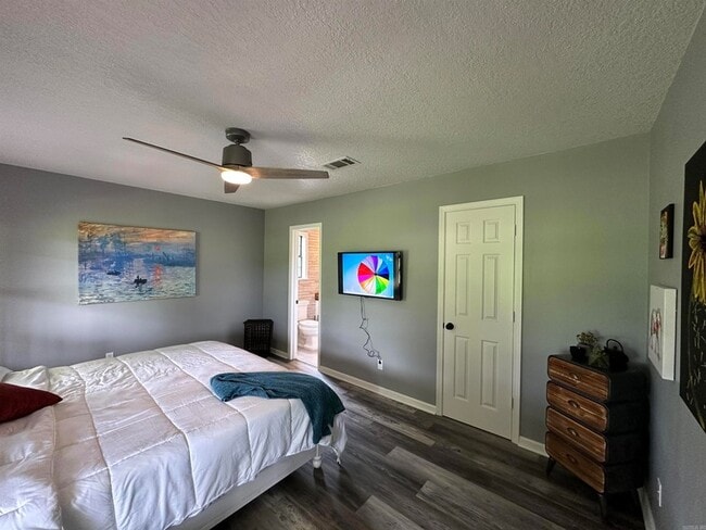 Building Photo - 896 Vaughn Rd