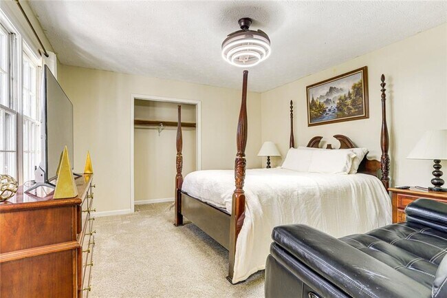 Building Photo - 3595 Chastain Ct