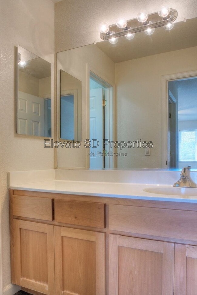 Building Photo - 2858 Grove Way