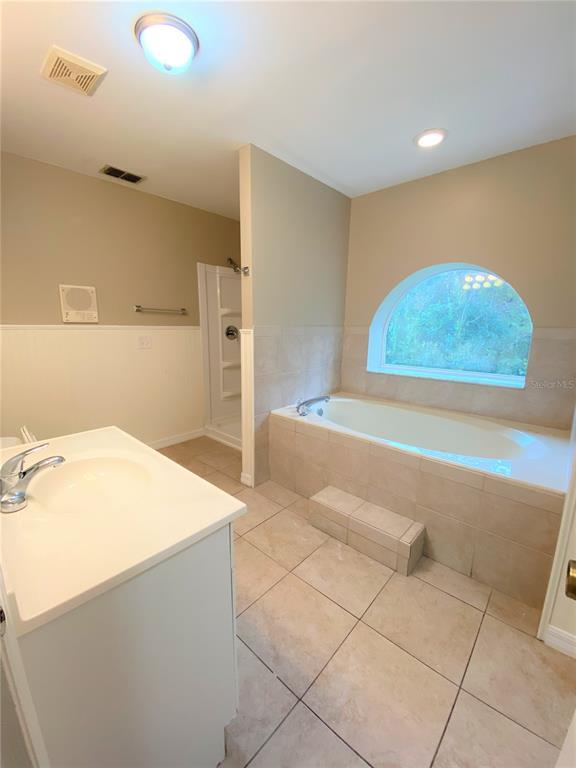 Building Photo - 2431 NW 4th Terrace