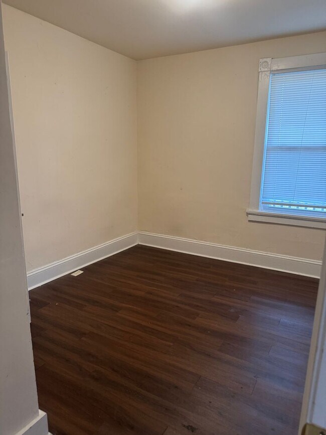 Building Photo - 2420 Barton Ave