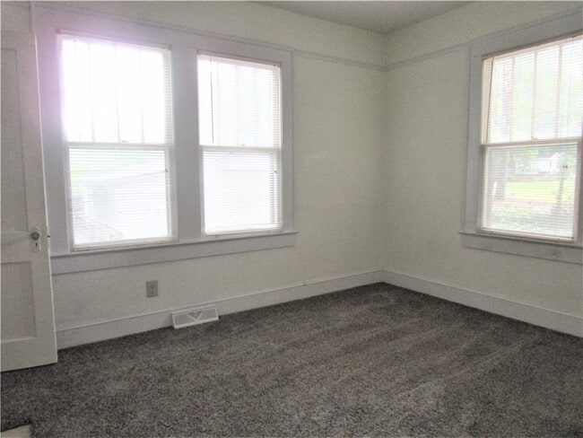 Building Photo - 2413 Pope Dr