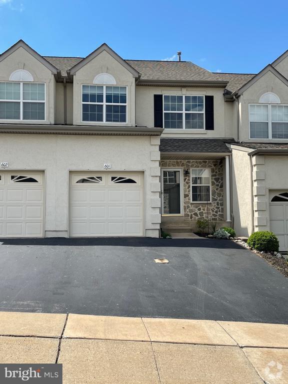 Building Photo - 601 Fawn Cir