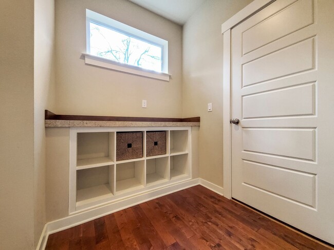 Building Photo - Convenient location near I-405 across from...