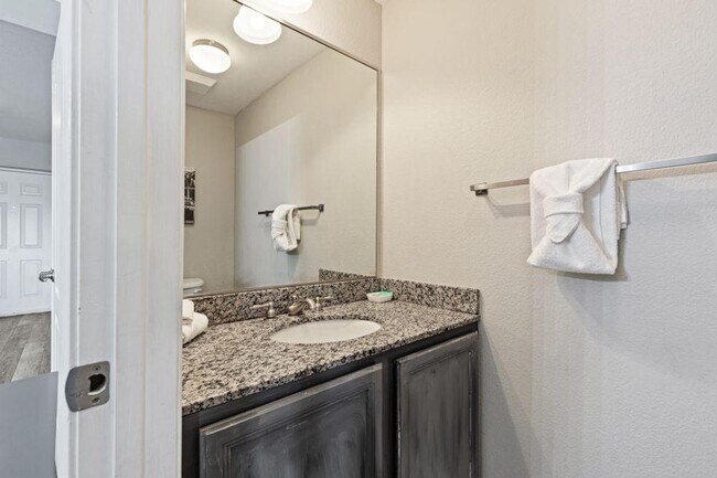 Building Photo - 124 Plaza Dr