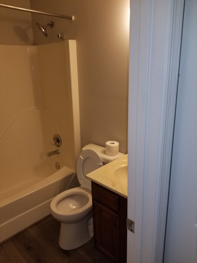 Building Photo - 42 Koncer Dr