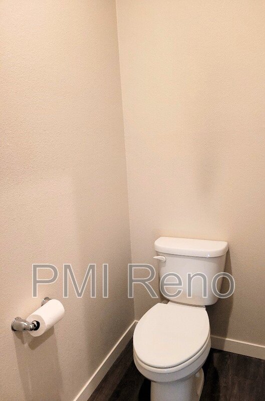 Building Photo - 1520 Golf Ct