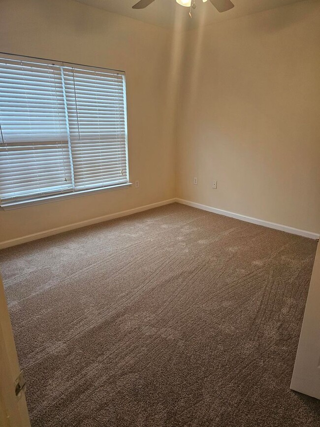 Building Photo - *** Move into your new place before the HO...