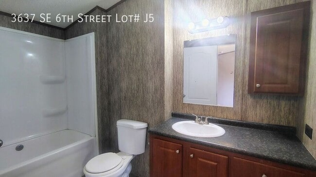 Building Photo - 3637 SE 6th St