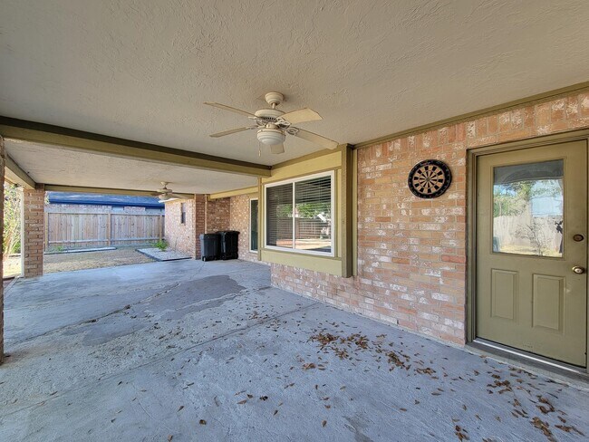 Building Photo - 17326 Ponderosa Pines Dr