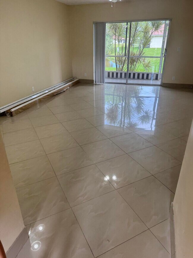 Building Photo - 9921 Three Lakes Cir