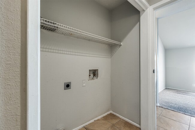 Building Photo - 8725 Victorian Village Dr