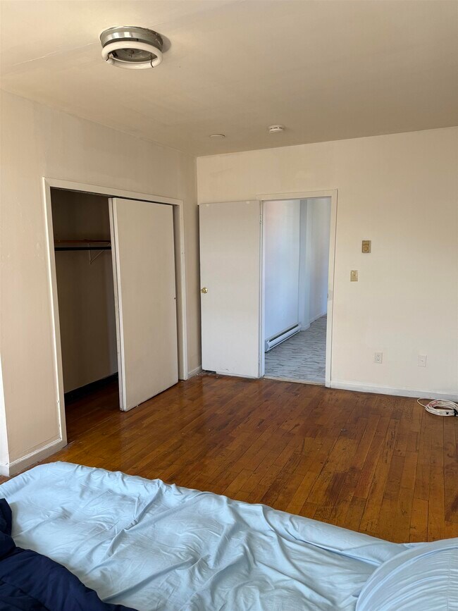 Building Photo - 2033 Bergenline Ave