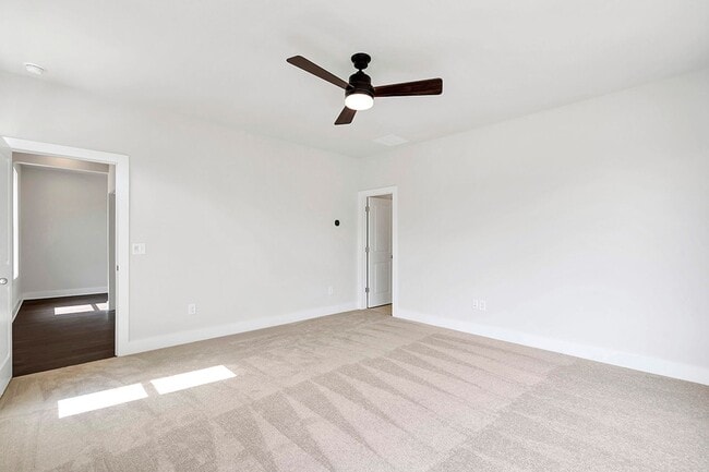 Building Photo - Luxury Westshore Townhome