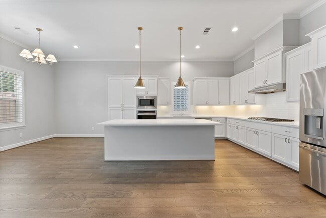 Building Photo - 114 Magnolia Green St