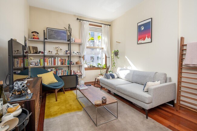 Building Photo - 264 9th St