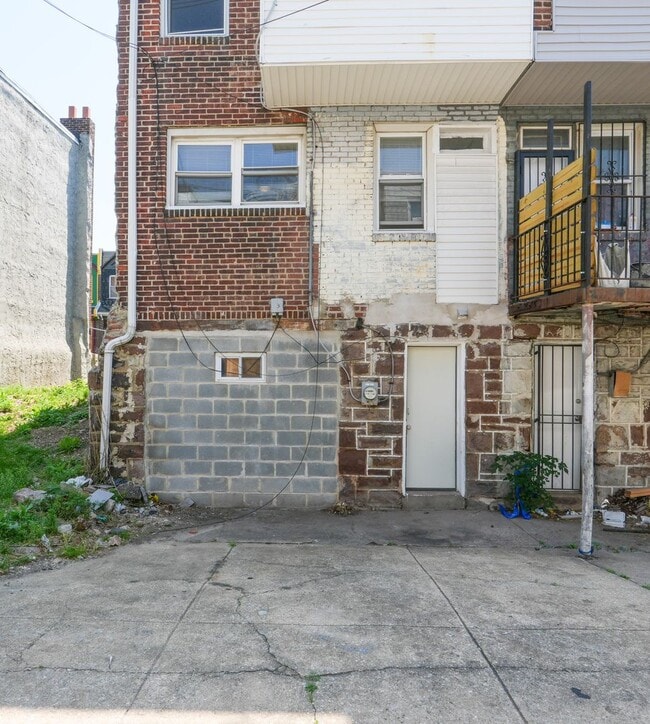 Building Photo - Move-In Ready 3BR/1BA South Philly Rowhome with In-Unit Laundry — 2 or 3BR Housing Choice Voucher...
