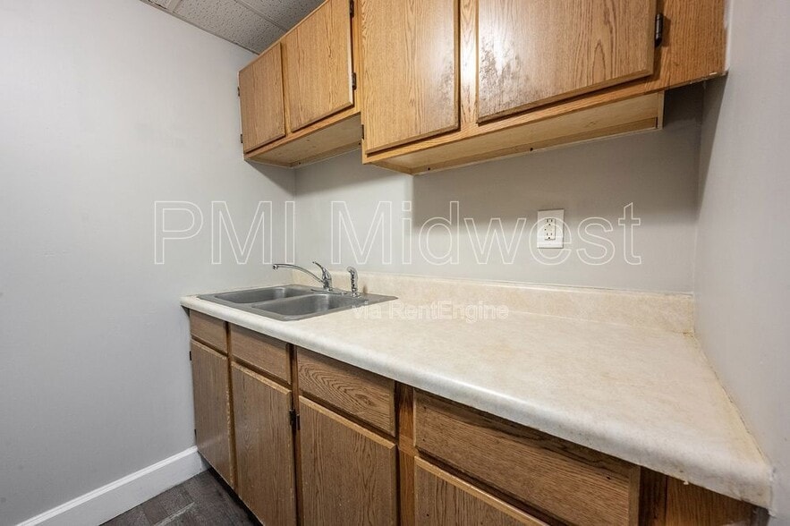 Building Photo - 2060 N Delaware St