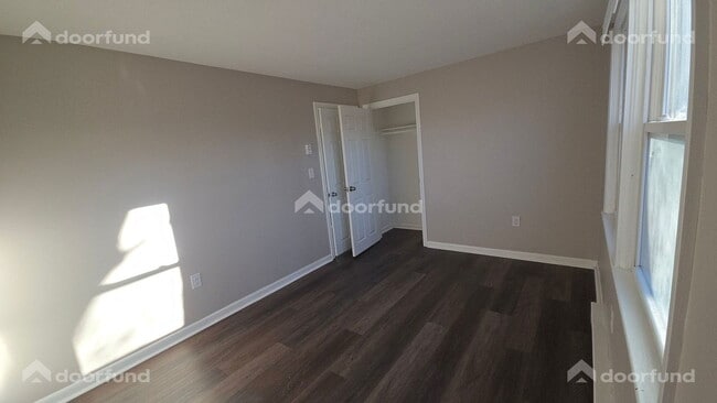 Building Photo - 208 Columbus St