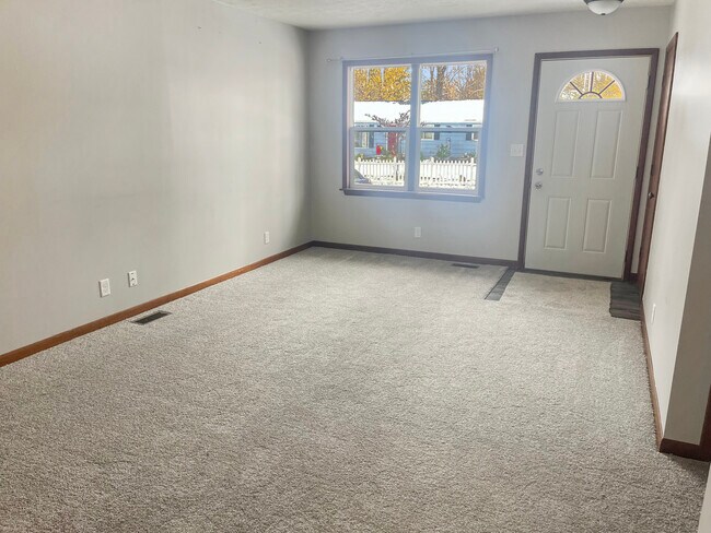 Building Photo - Redwood