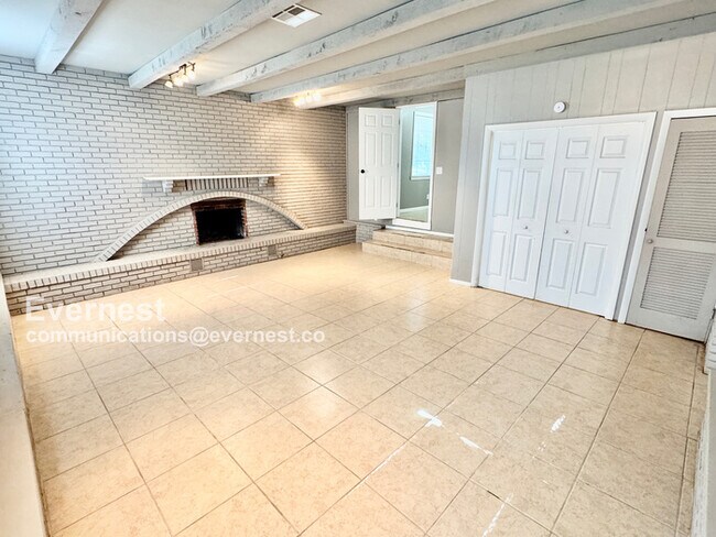 Building Photo - 5728 E 27th St