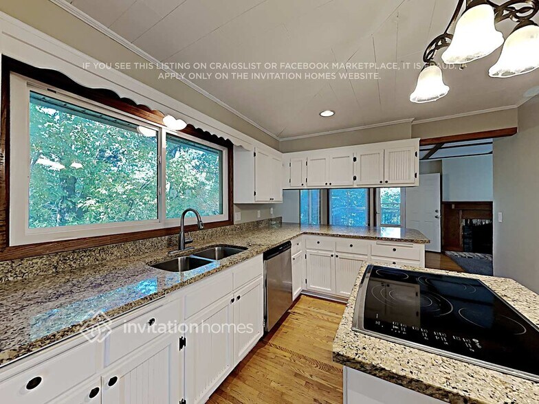 Building Photo - 15004 Park Ave S