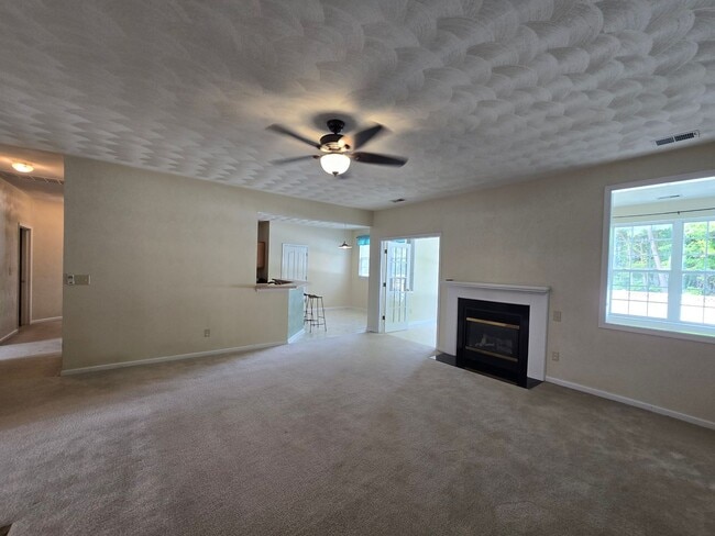 Building Photo - 3 Bed, 2 Bath in Waterfront Community of Rivers Edge in Currituck w/ Built-in Pool