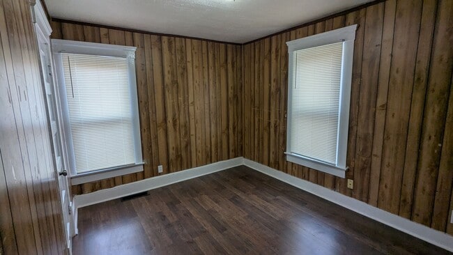 Building Photo - Newly renovated Akron apartment offering spacious rooms and a finished attic for flexible living ...