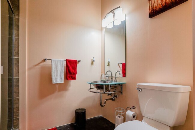 Building Photo - Fully Furnished Mid-Term 2-Level Condo | 1,549 Sq Ft | Private Parking | Shared Living