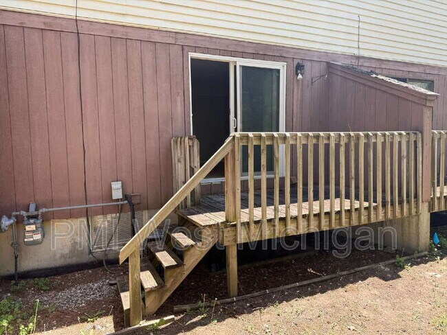Building Photo - 6051 In the Pines Dr SE