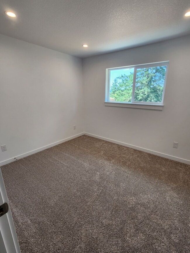 Building Photo - 1011 Peach Rd