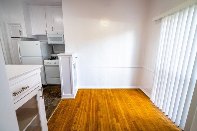 Interior Photo - 147 North Hamilton Drive