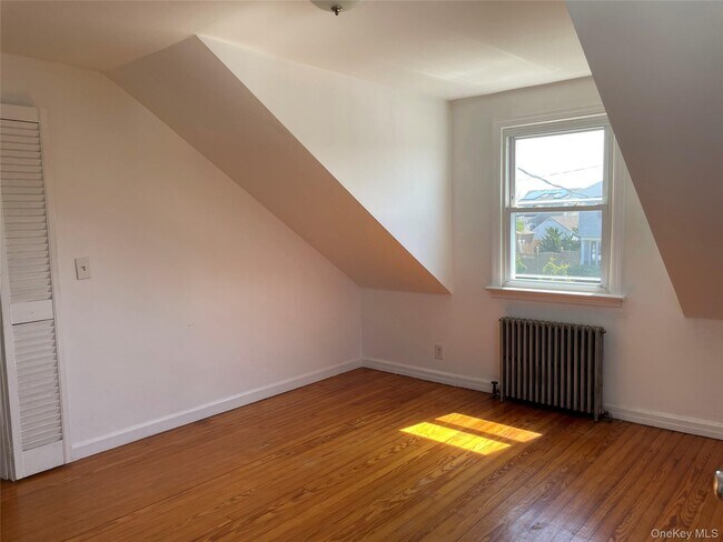 Building Photo - 10 Mckinley