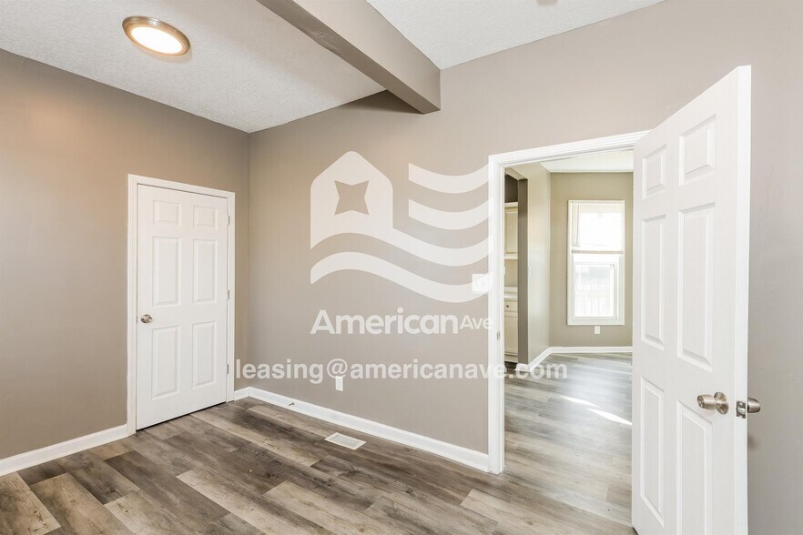 Building Photo - 532 24th Ave